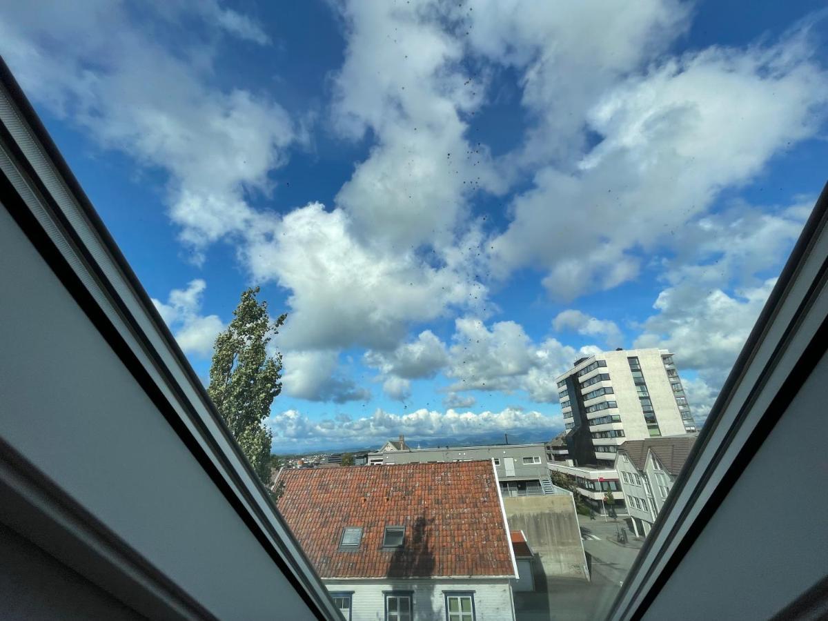 Stunning Hilltop Nest Unparalleled Views - Ideal For Tourists Business Apartamento Stavanger