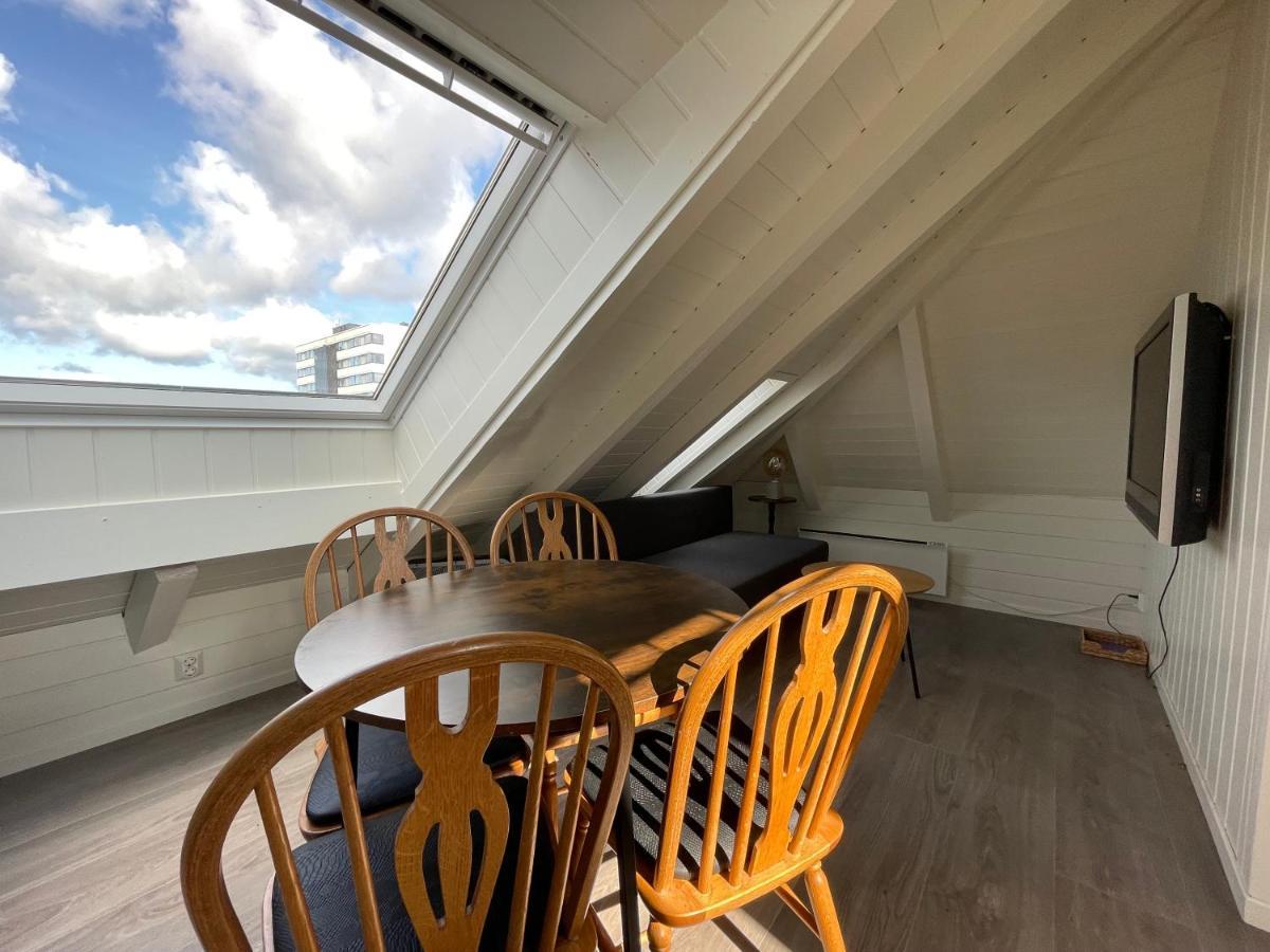 Apartment Stunning Hilltop Nest Unparalleled Views - Ideal For Tourists Business