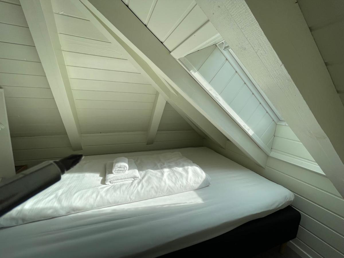 Stunning Hilltop Nest Unparalleled Views - Ideal For Tourists Business *